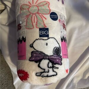 Peanuts Snoopy Valentine plush throw